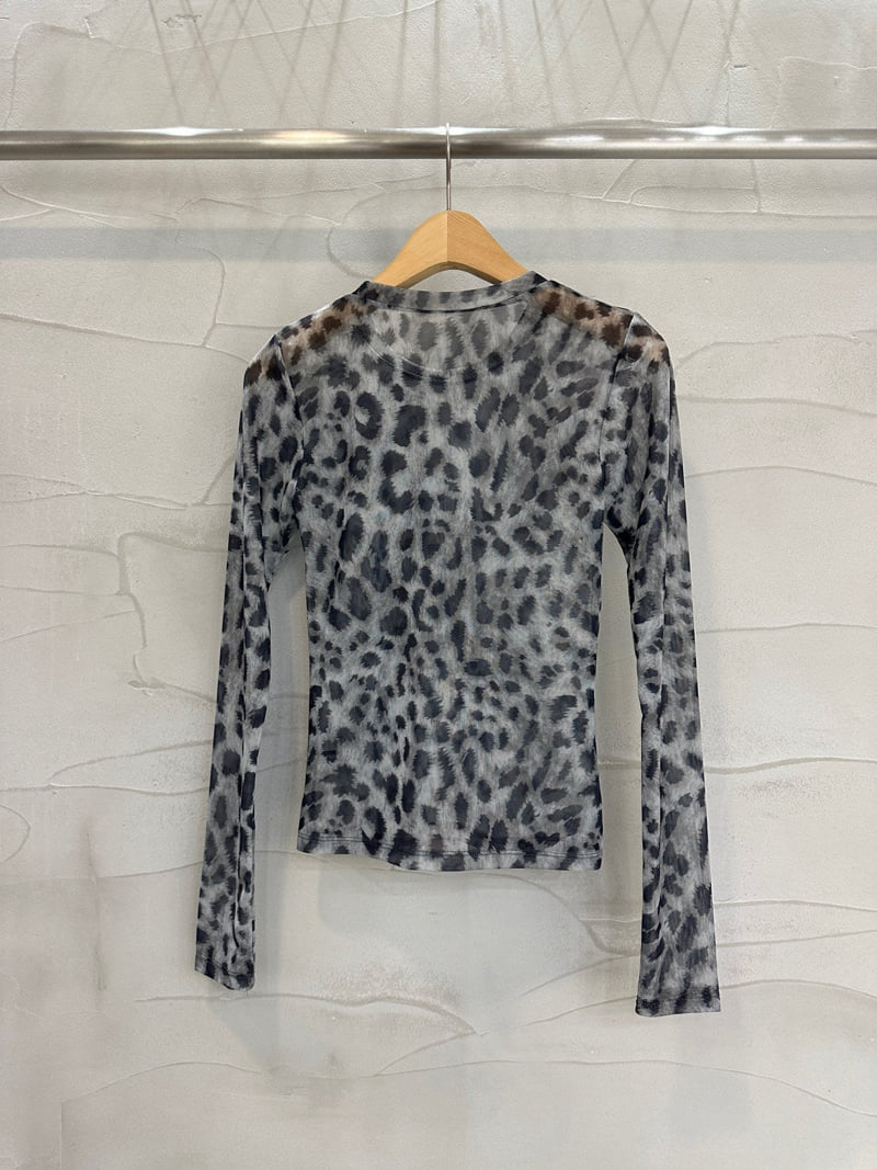 Inssense - Korean Women Fashion - #shopsmall - Leopard Print Long Sleeve Slim Tee - 11