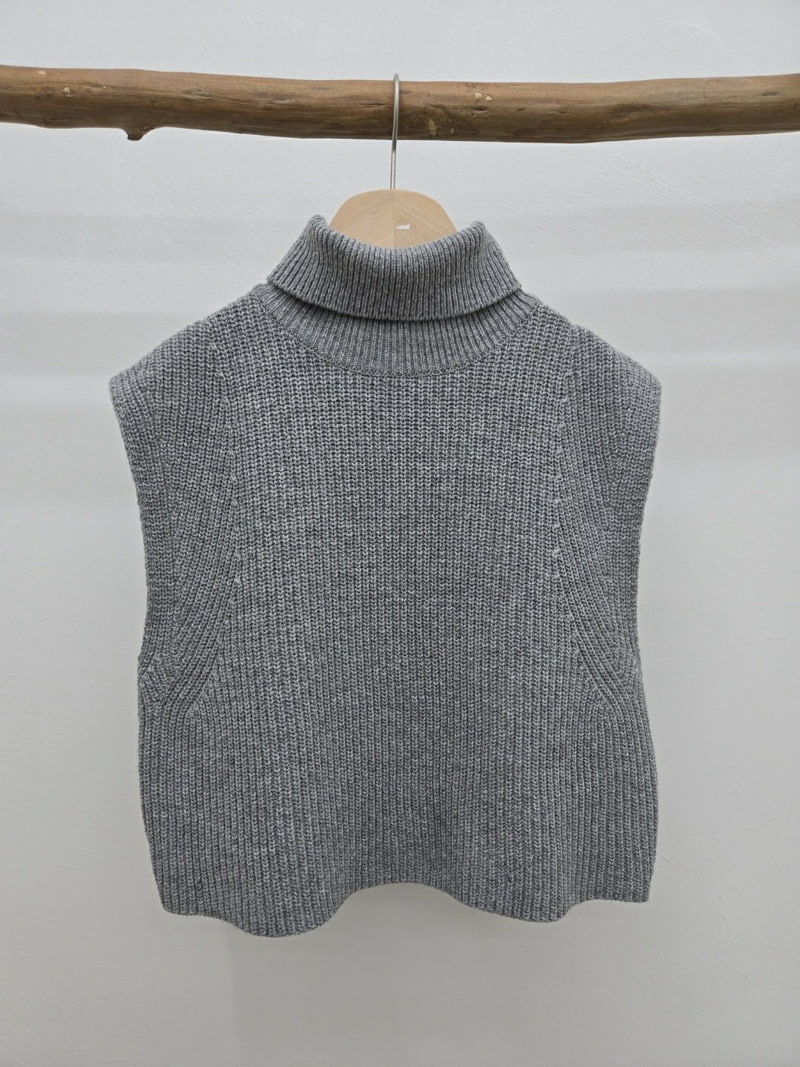 Most - Korean Women Fashion - #womensfashion - Crop Turtleneck Vest - 2