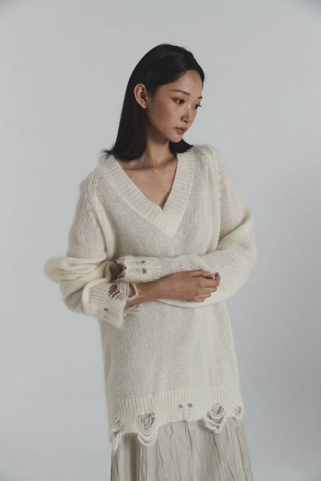 Neroli36 - Korean Women Fashion - #momslook - Vintage V Neck Knit Sweater - 12