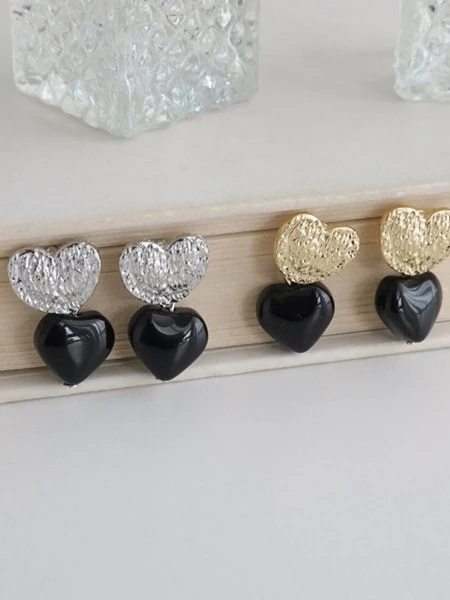 Glie Black Heart Necklace