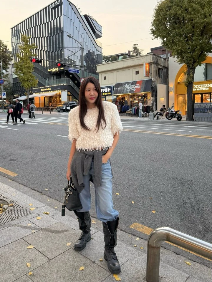 Dailyjud - Korean Women Fashion - #momslook - Fluffy Blouse - 11