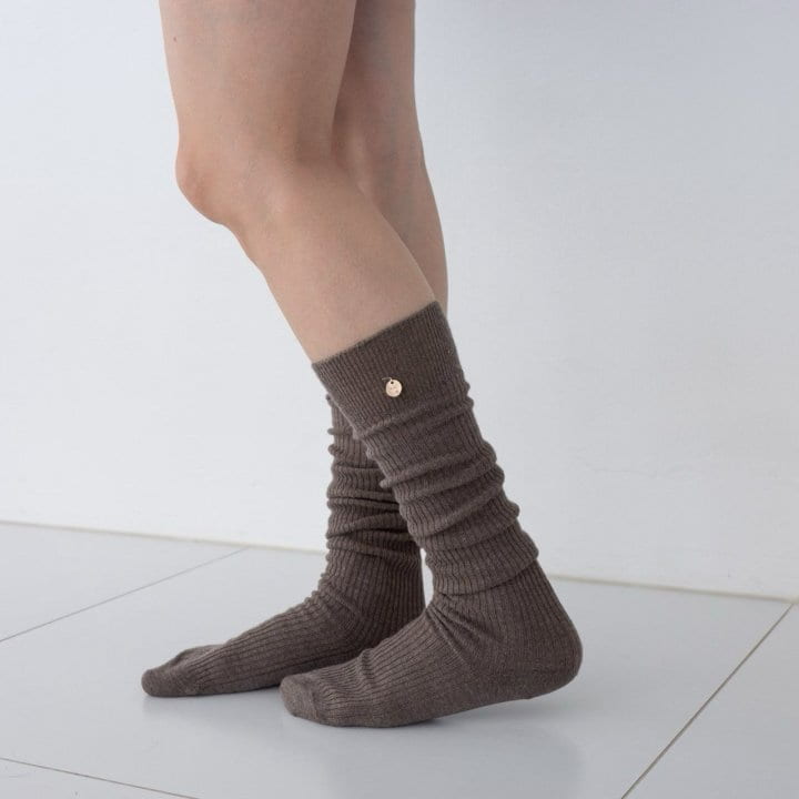 Eeiitt - Korean Women Fashion - #momslook - Daon Medal Rib Knee Socks - 2