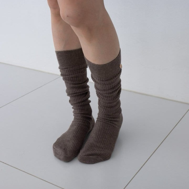 Eeiitt - Korean Women Fashion - #pursuepretty - Daon Medal Rib Knee Socks - 10