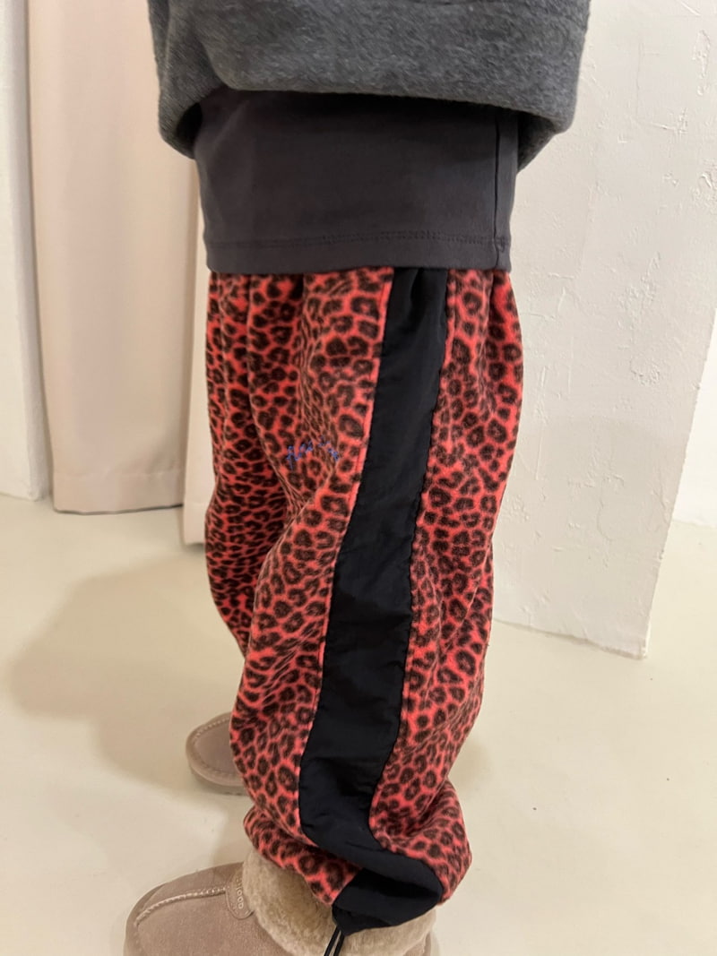 Fine-Studio - Korean Children Fashion - #kidsstore - Leopard Fleece Pants - 5