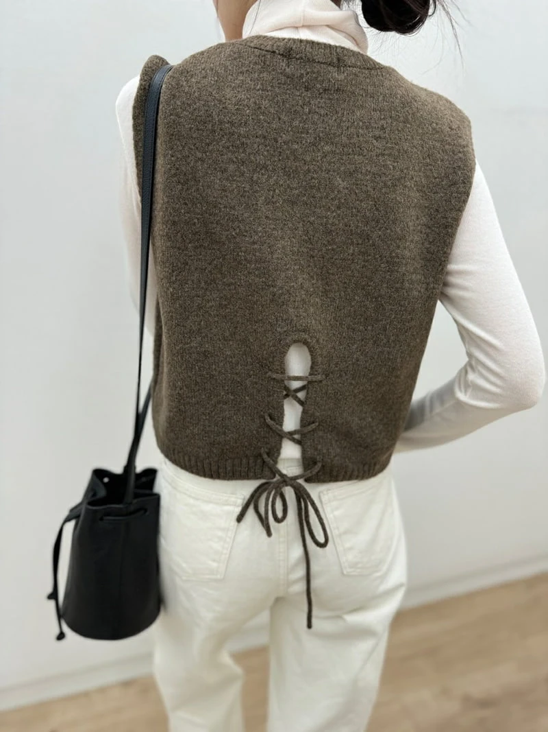 Most - Korean Women Fashion - #romanticstyle - Bern Vest