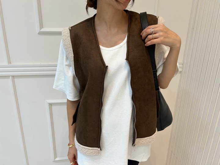 Pearls room - Korean Women Fashion - #momslook - Bookle Vest - 11