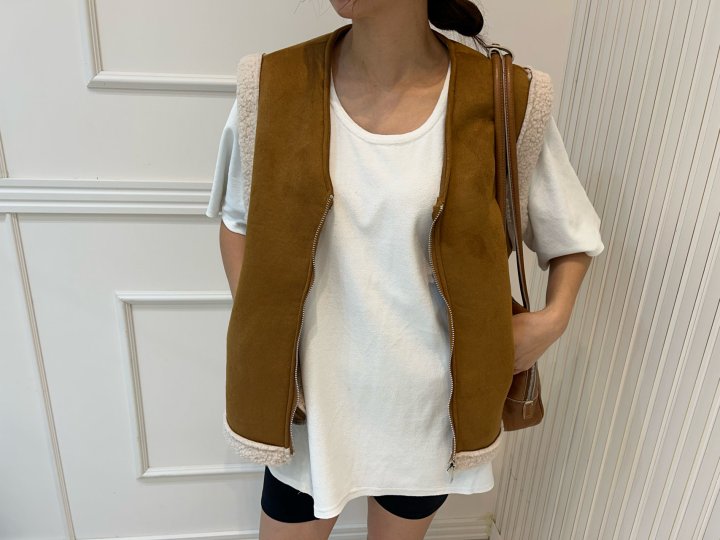 Pearls room - Korean Women Fashion - #momslook - Bookle Vest - 2