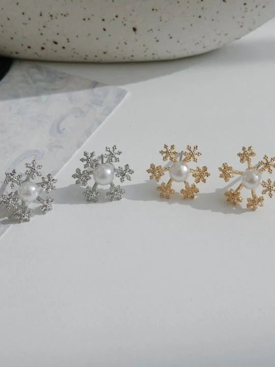 Hemming Snowflake Earrings