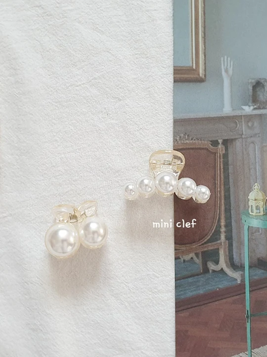 Petit Pearl Hair Claw