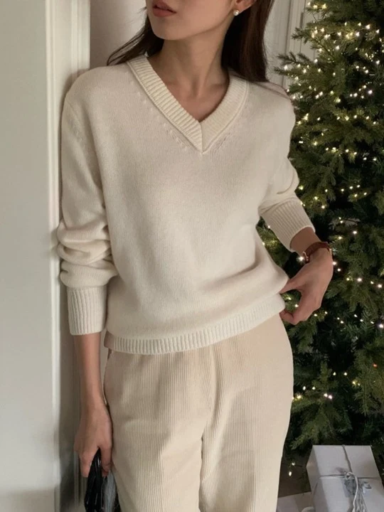 Snug V-neck Knit