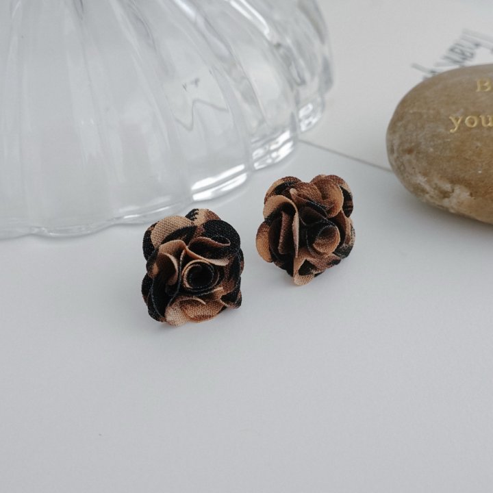 Eeiitt - Korean Women Fashion - #vintageinspired - Flower Leopard Earrings