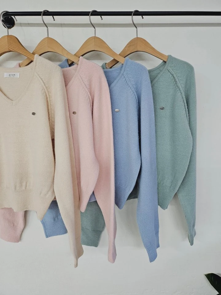 Gram - Korean Women Fashion - #womensfashion - Rose V Raglan Knit