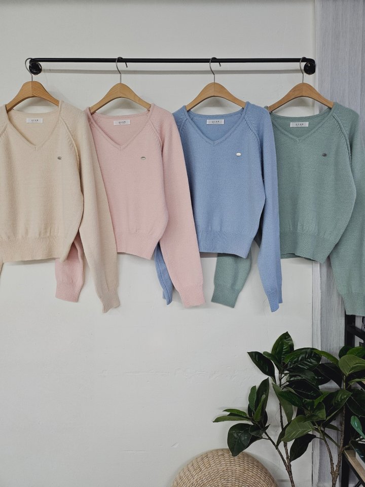 Gram - Korean Women Fashion - #womensfashion - Rose V Raglan Knit - 5