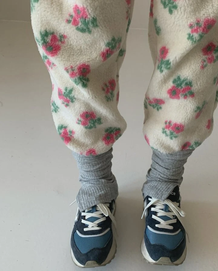 Via - Korean Women Fashion - #momslook - Flower Fleece Jogger Pants - 9