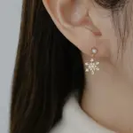 Unbalanced Shine Snowflake Earrings