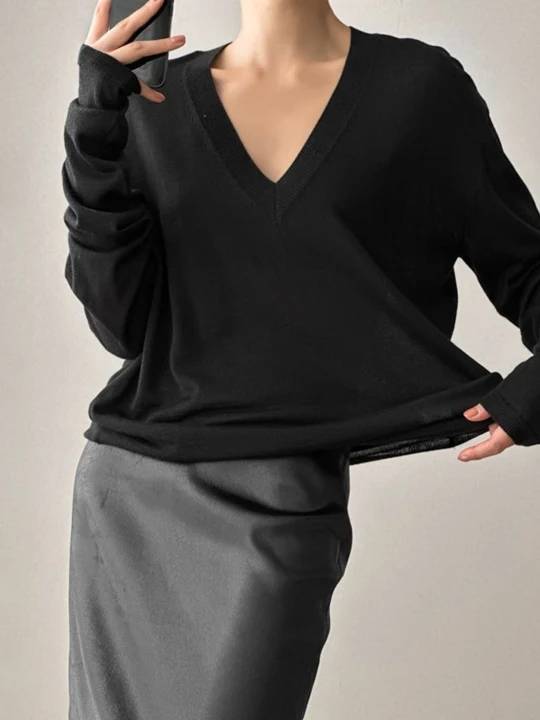 Wool Silk Deep V-neck Long Sleeved Knit