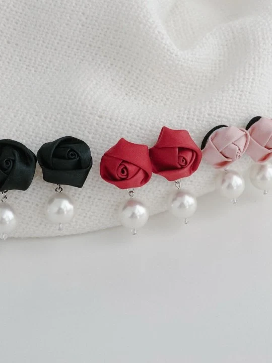 Silky Rose Pearl Earrings