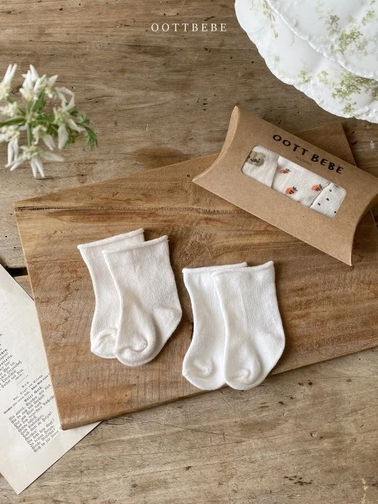 Newborn Basic Socks (set of 2)