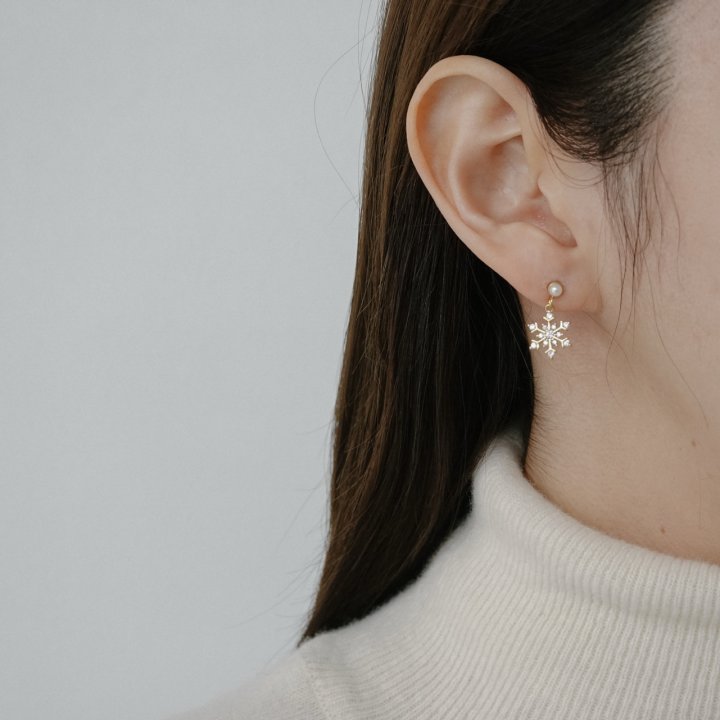 Eeiitt - Korean Women Fashion - #momslook - Unbalanced Shine Snowflake Earrings - 10