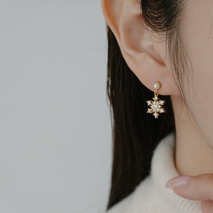 Eeiitt - Korean Women Fashion - #momslook - Unbalanced Shine Snowflake Earrings - 8