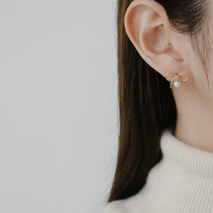 Eeiitt - Korean Women Fashion - #momslook - Velua Mini Pearl Ribbon Earrings