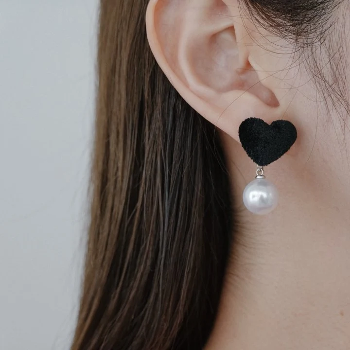 Eeiitt - Korean Women Fashion - #momslook - Velvet Heart Earrings - 3