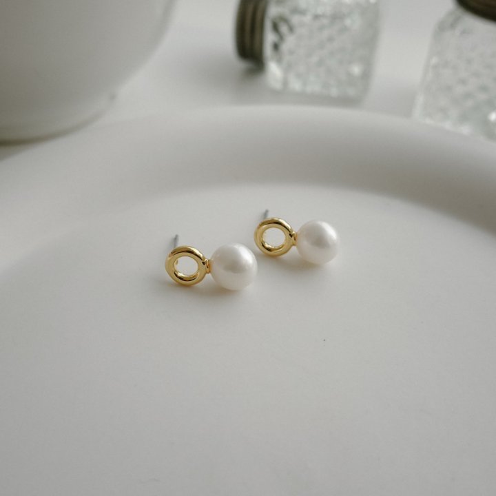 Eeiitt - Korean Women Fashion - #momslook - Lemore Circle Pearl Earrings - 2