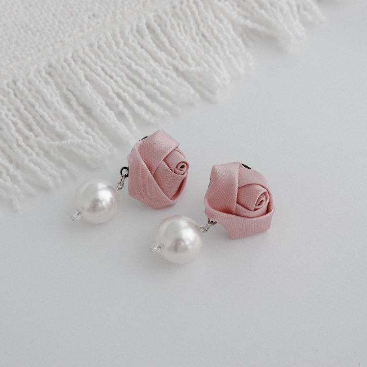 Eeiitt - Korean Women Fashion - #restrostyle - Silky Rose Pearl Earrings - 2