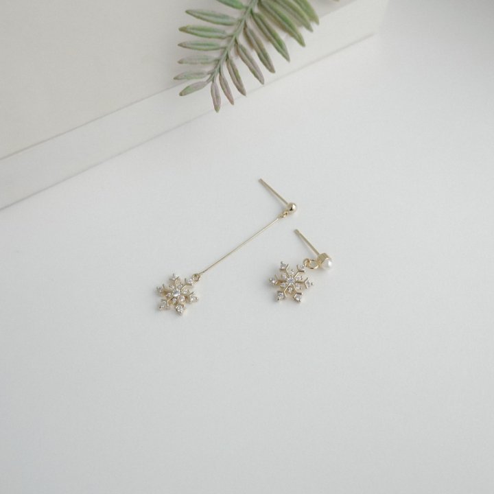 Eeiitt - Korean Women Fashion - #womensfashion - Unbalanced Shine Snowflake Earrings - 3